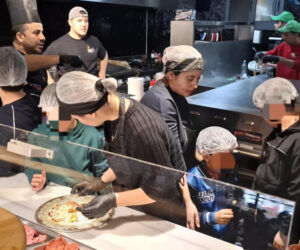 Children making pizza